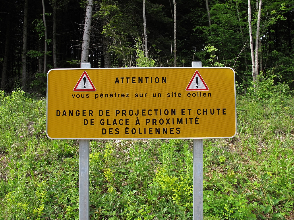 Absperr-Beschilderung wie im französischen Jura würde auf dem Chall als Sicherheitsmassnahme kaum ausreichen.
